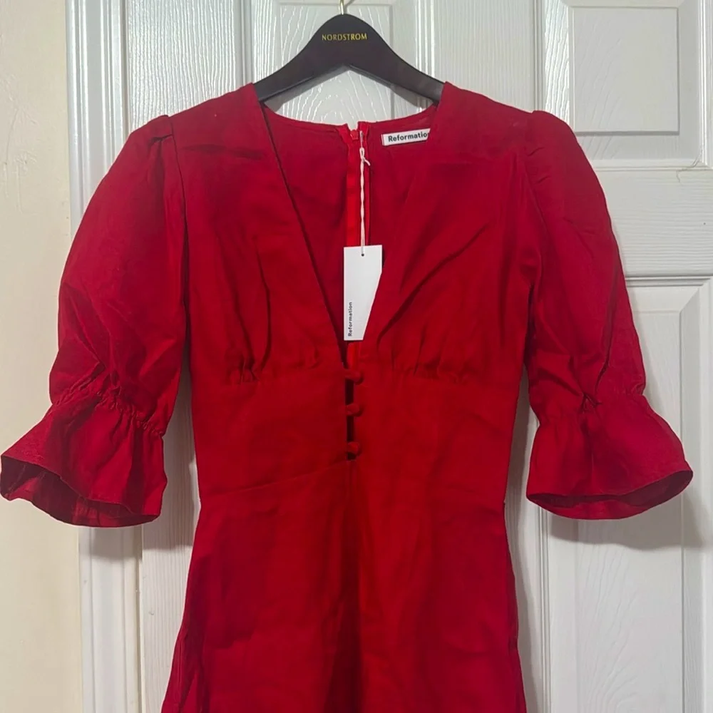 NWT Reformation Simi Linen (Cherry Red) Low Cut Dress - Picture 5 of 9